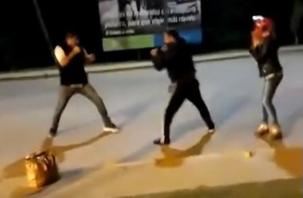 Brutal enfrentamiento entre un colectivero y un motociclista en Pilar