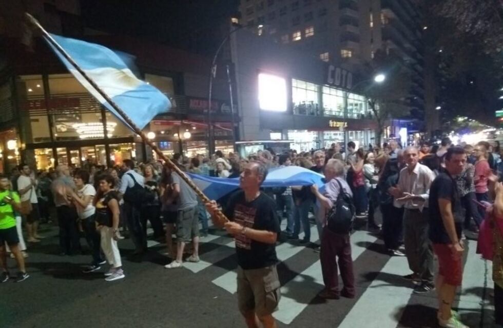"Ruidazo": protestas contra el aumento de tarifas en varios puntos del país