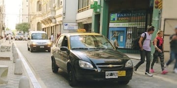 Taxis en la ciudad de Rosario (@Nachopellizzon)