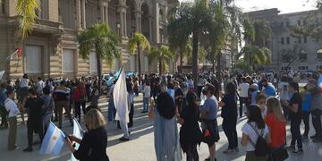 Algunas personas decidieron ir a pie hasta la Plaza 25 de Mayo\u002E (@nacho1904)
