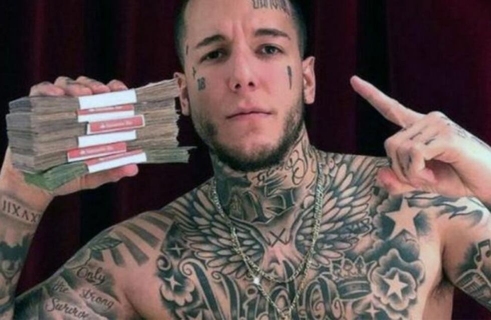 Alex Caniggia se sometió a una cirugía estética y posó con el cirujano