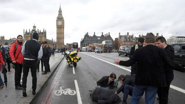 An injured person is assisted after an incident on Westminster Bridge in London, Britain March 22, 2017. REUTERS/Toby Melville