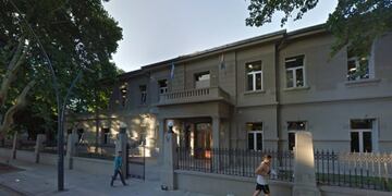 El acusado estaba bajo custodia en el predio de Lamadrid y Salvá\u002E (Google Street View)