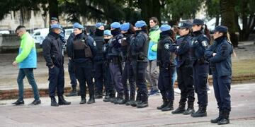 Detuvieron a dos militantes en un operativo contra la venta ambulante en La Plata