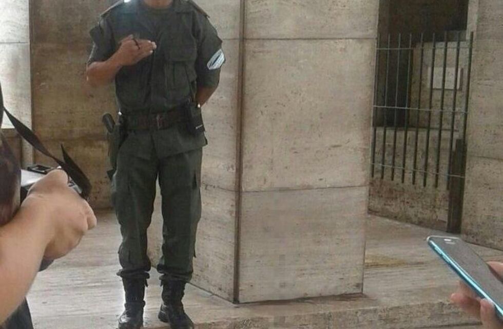 Denuncian que Gendarmería provocó a militantes en el Monumento a la Bandera