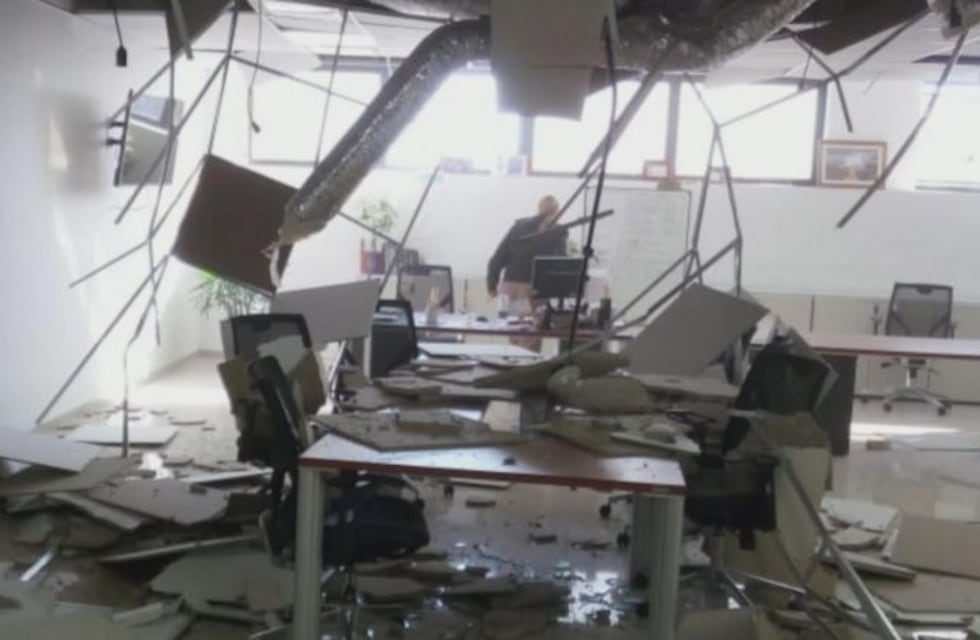 Se cayó el techo del edificio Centinela