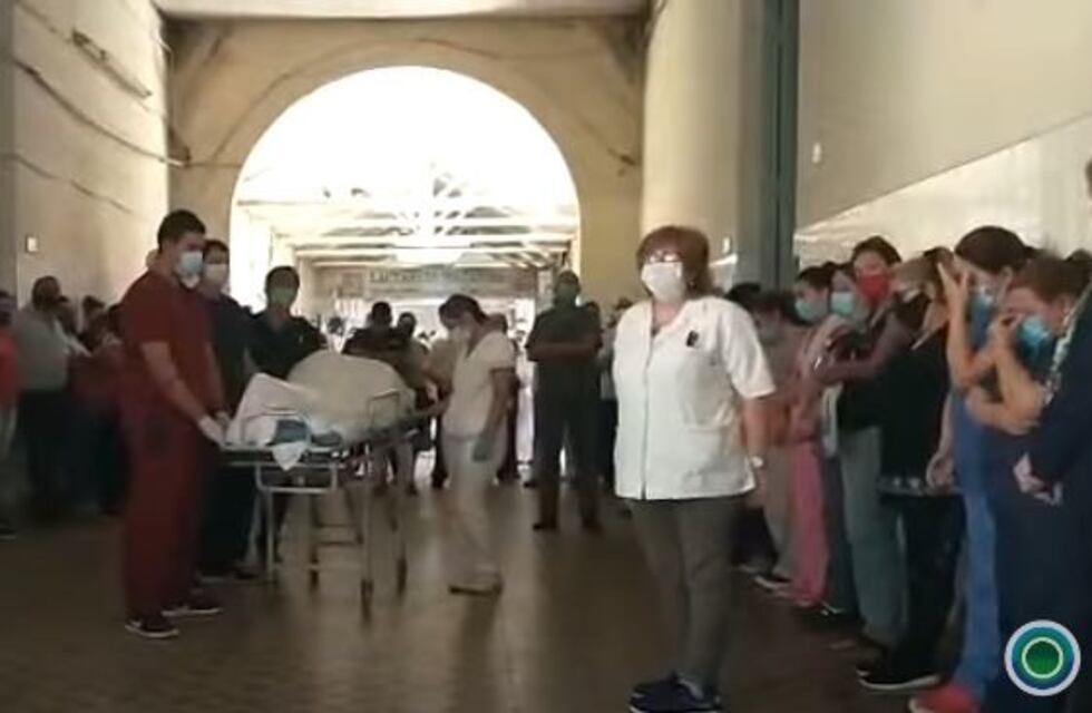 Conmovedora despedida al primer enfermero fallecido por COVID-19
