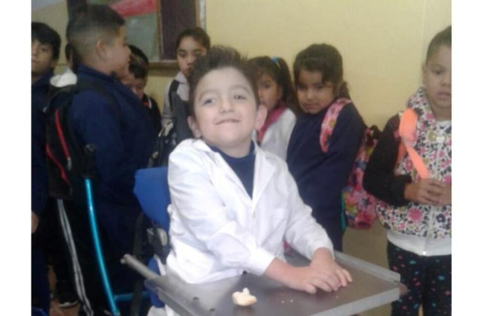 Ayudemos a León: necesita cambiar su silla postural y la obra social no se la cubre