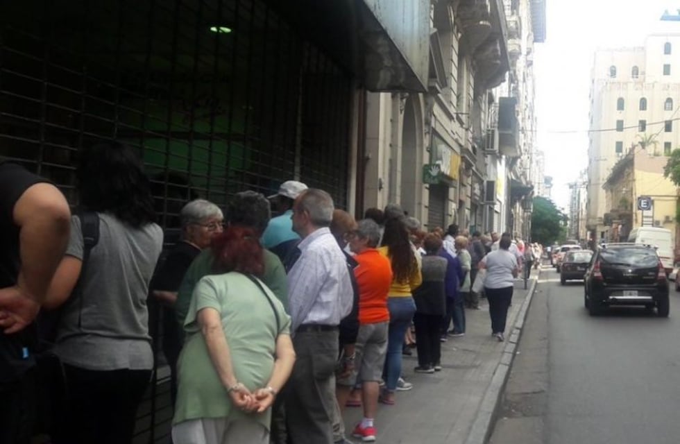 Investigan una estafa sistemática a jubilados y beneficiarios de planes sociales en Rosario