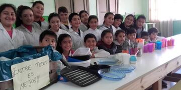 Los chicos de la Escuela Juana Manso y el gesto con su compañerita\u002E