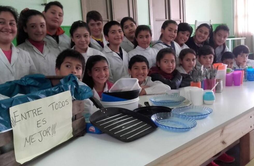 Su compañerita perdió todo en un incendio y ellos le devolvieron la sonrisa con un gesto conmovedor