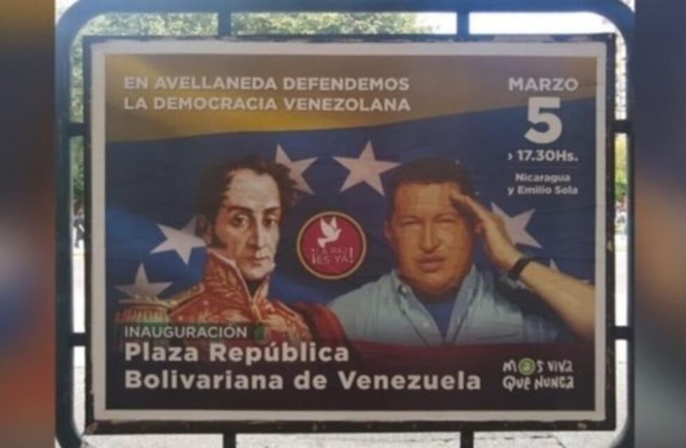 Un intendente K empapeló las calles en apoyo a Nicolás Maduro