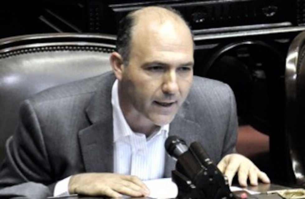 Carmona: "Designar a Caputo como cónsul es insensato"