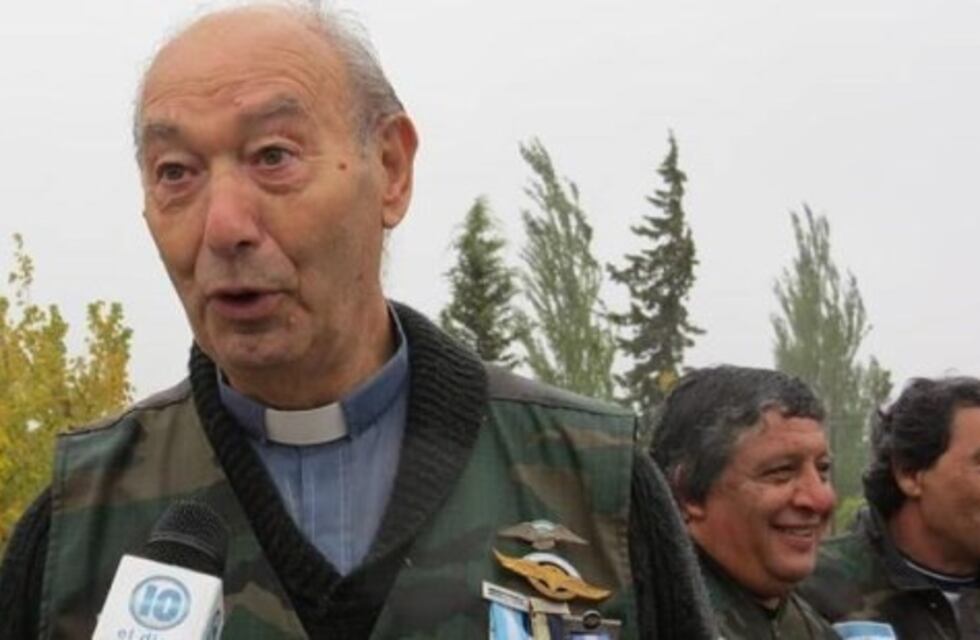 Padre Martínez Torrens: de las trincheras en Malvinas al Vaticano con la Virgen de Luján