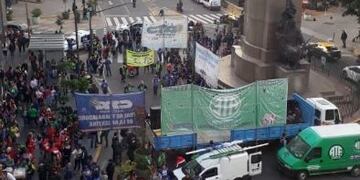 Corte y protesta en la 9 de Julio\u002E (Twitter)