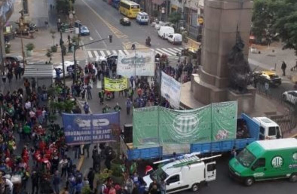 Corte y protesta en la 9 de Julio