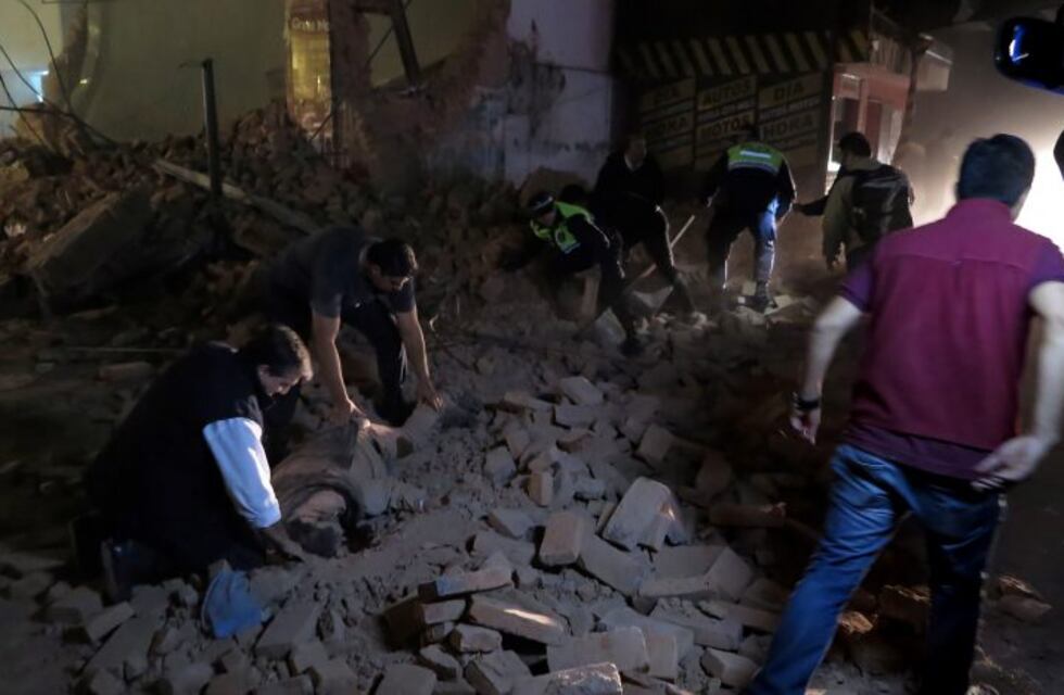 "Vi una persona sin vida, en medio de los escombros. Fue una cosa horrible, expresó un testigo que se salvó de milagro
