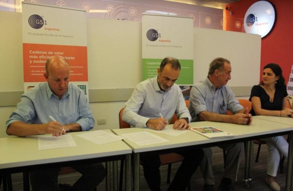 Caballero firmó convenio para conocer la trazabilidad de los productos fueguinos