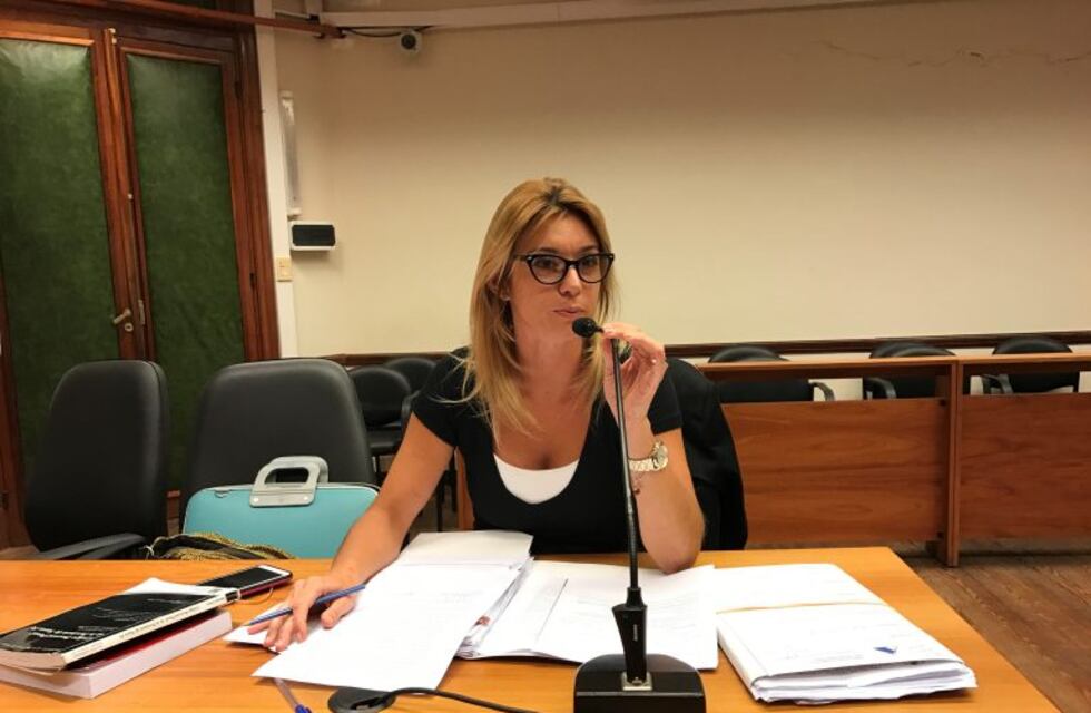 La fiscal que investiga a policías por fraude con horas extras dijo haber recibido presiones