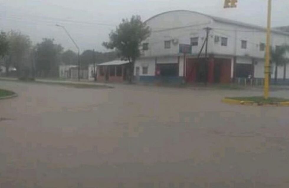 Curuzú Cuatiá al punto del desborde por el temporal que azota la región