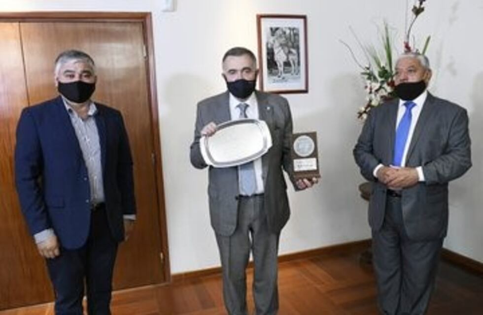Legislatura: Jaldo reconoció el trabajo comunitario de policías retirados