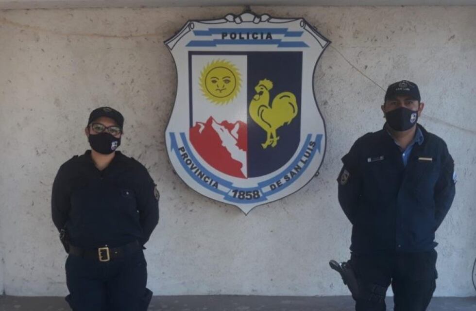 Dos policías le salvaron la vida a un niño de 9 años