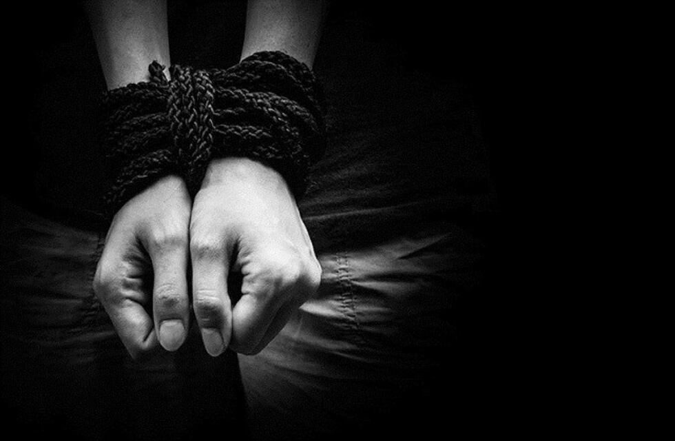 Herida y desesperada, una salteña logró escapar de una red de trata en Comodoro Rivadavia