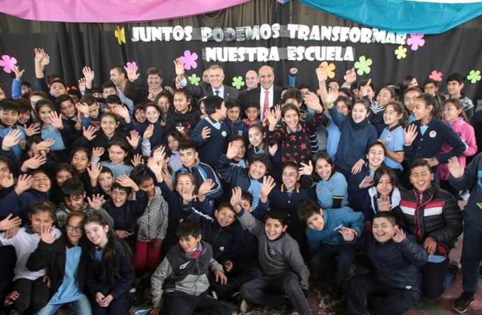 Manzur : "Vamos a seguir trabajando para que la educación no sólo sea una prioridad"