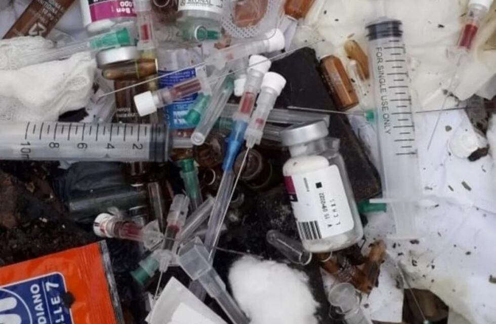 Una clínica cordobesa arrojaba residuos patógenos a la vía pública y terminó sancionada