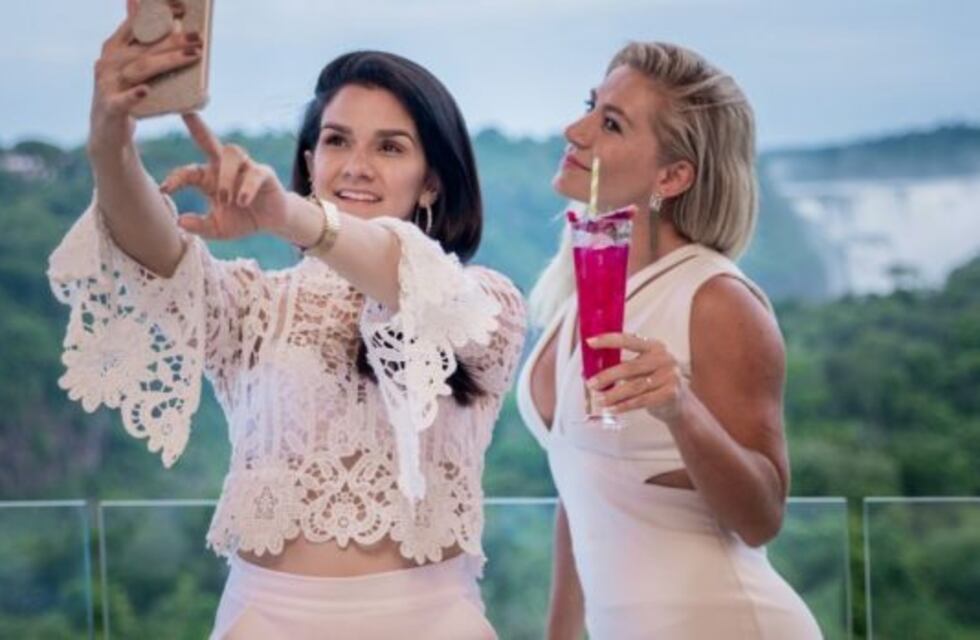 Con la exitosa bartender Inés de los Santos, se abrió el primer bar de terraza en Iguazú