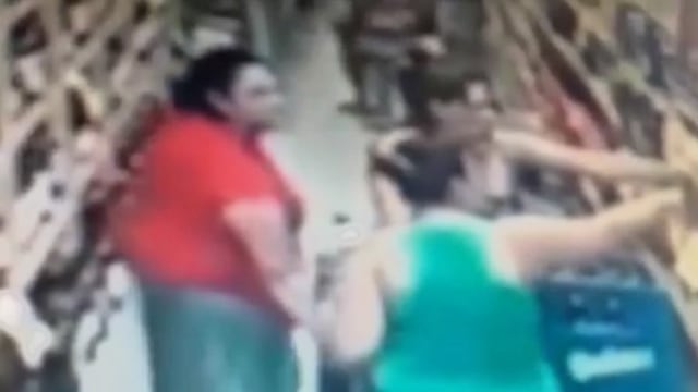 La mechera con pollera de San Lorenzo tambiu00e9n fue grabada en un supermercado chino.