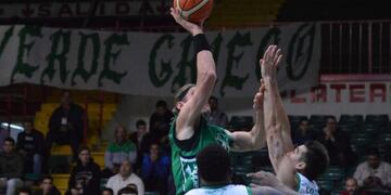 Atenas le ganó a Ferro por un punto\u002E