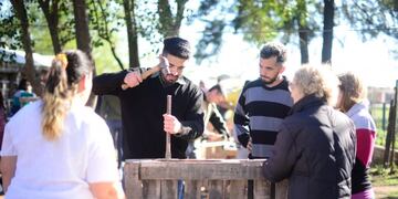Luego de ser pedido por los vecinos, se concretó el taller sobre reciclado de pallets en el Hogar Granja El Ceibo\u002E (Prensa Municipalidad de Rafaela)
