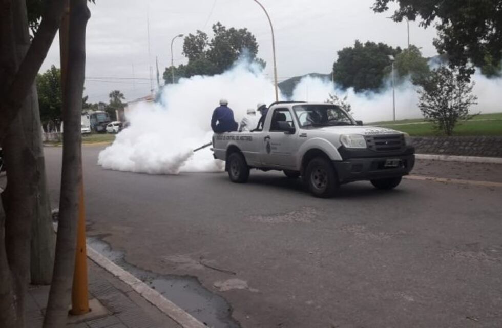Dengue: realizan trabajos de fumigación en Chumbicha