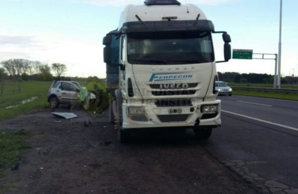 Un muerto y un herido tras un choque en la autopista del Oeste a la altura de Luján