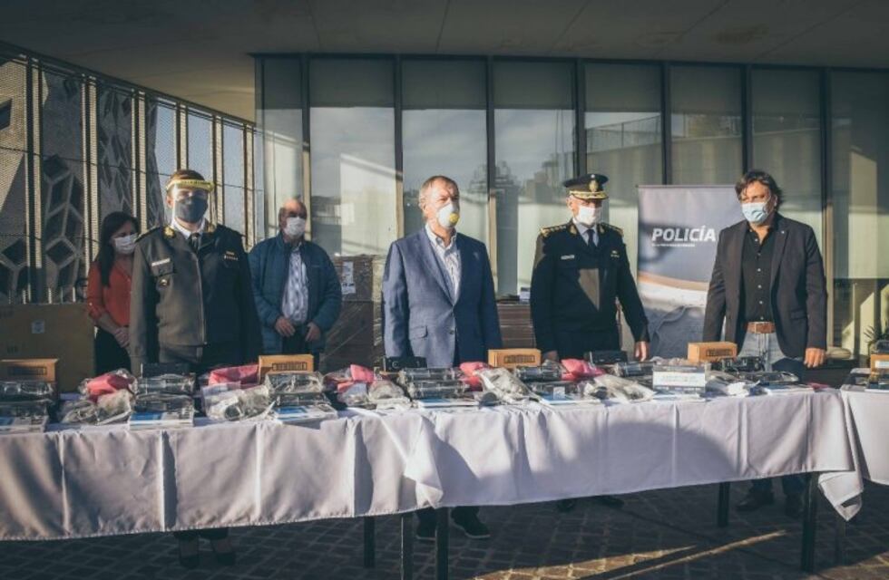 Schiaretti destacó la importancia de la tecnología al entregar equipamiento a la policía
