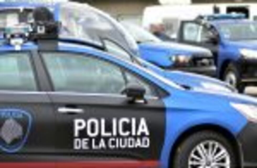 Los efectivos de la Policía de la Ciudad tendrán celulares sin acceso a redes sociales