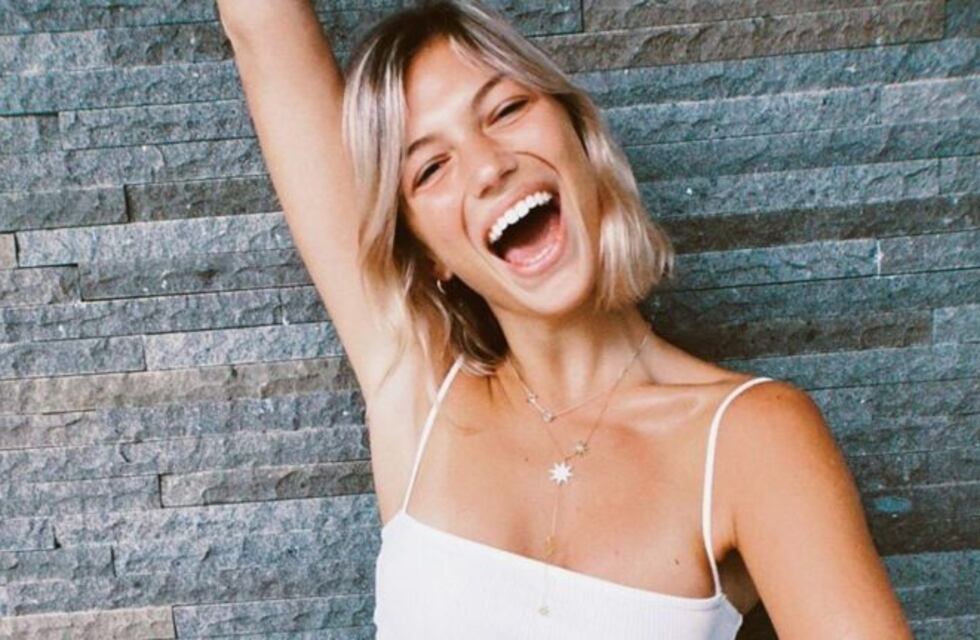 Stefi Roitman compartió una sensual serie de fotos en bikini y con transparencias