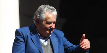 Mujica recibió la distinción de Doctor Honoris Causa en la UNC.