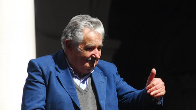 Mujica recibió la distinción de Doctor Honoris Causa en la UNC.