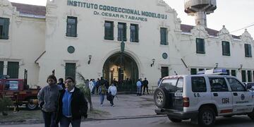 El ave fue encontrada en uno de los portones de la carcel de Coronda.