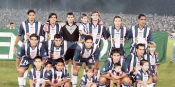 El equipo de Talleres que obtuvo la Copa Conmebol en 1999. Se viene el aniversario 25 (La Voz archivo).
