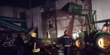 Guaraní: sofocan incendio en un secadero de yerba mate.