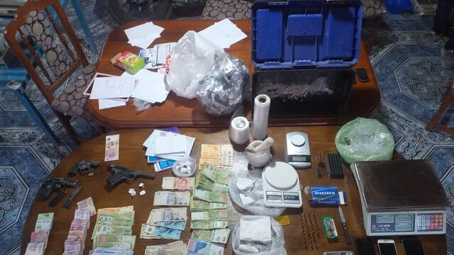 Algono de los elementos que fueron secuestrados por la Policía en dos viviendas de Maipú. Gentileza Ministerio de Seguridad