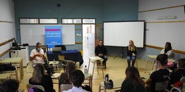 Capacitaron a alumnos de la Escuela de la Plaza sobre su primera licencia de conducir