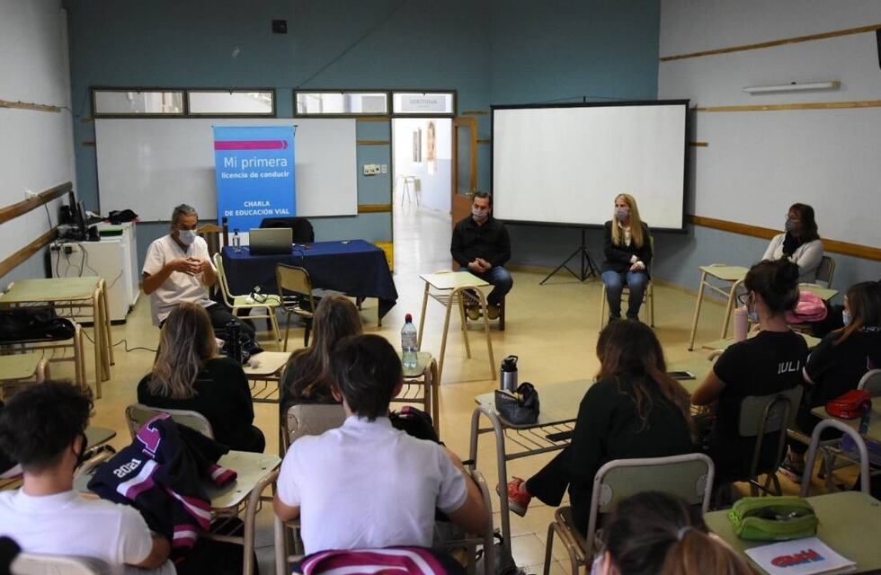 “Mi Primera Licencia” finalizó su capacitación en la Escuela De La Plaza