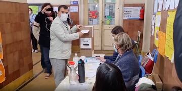 Bertellys votó en la Escuela Normal