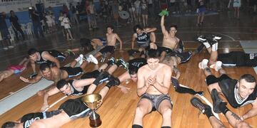 Ateneo Campeón 2021 en el básquet de Punta Alta. (Foto: Néstor Franchi).