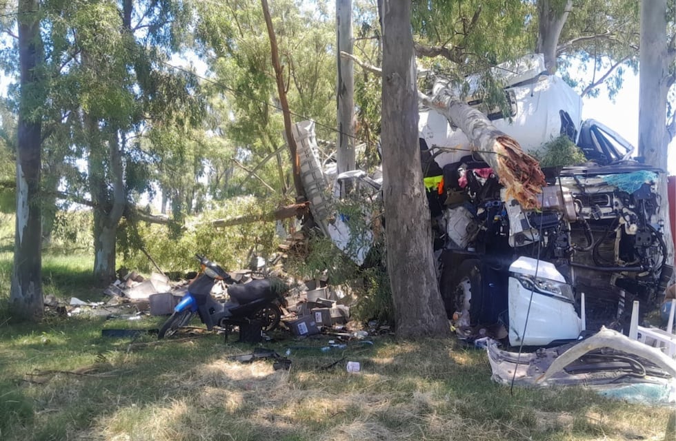 Un camionero extranjero alcoholizado despistó y provocó un desastre en Córdoba