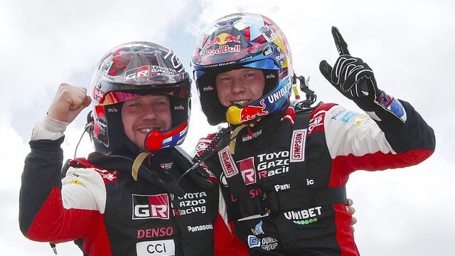 Kalle Rovanpera, a la derecha, y su navegante Jonne Huttunen. La dupla finlandesa y un nuevo título en el WRC. Toyota ya se había asegurado el campeonato de Constructores.
